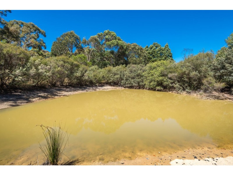 27 Yalonga Road, Woodend VIC 3442
