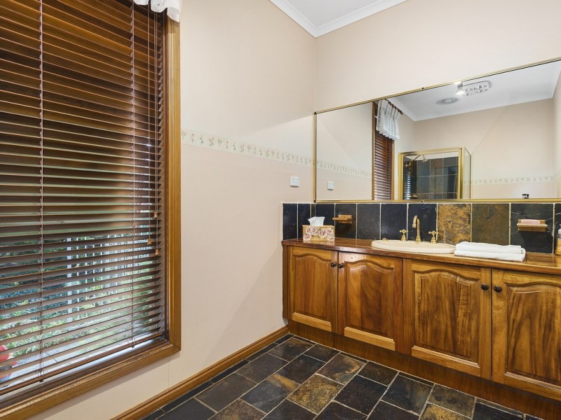 9 Timber Lane, Woodend VIC 3442