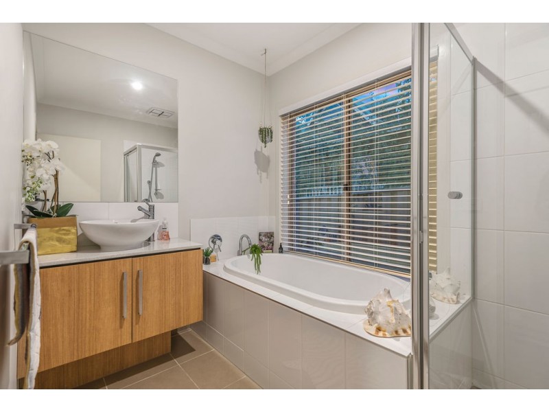 35 Washington Lane, Woodend VIC 3442