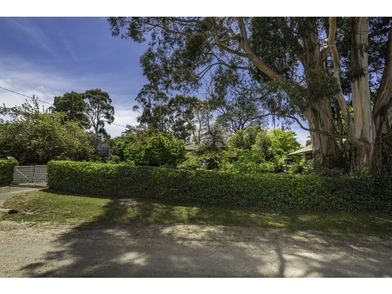 9 Noonan Grove, Woodend VIC 3442