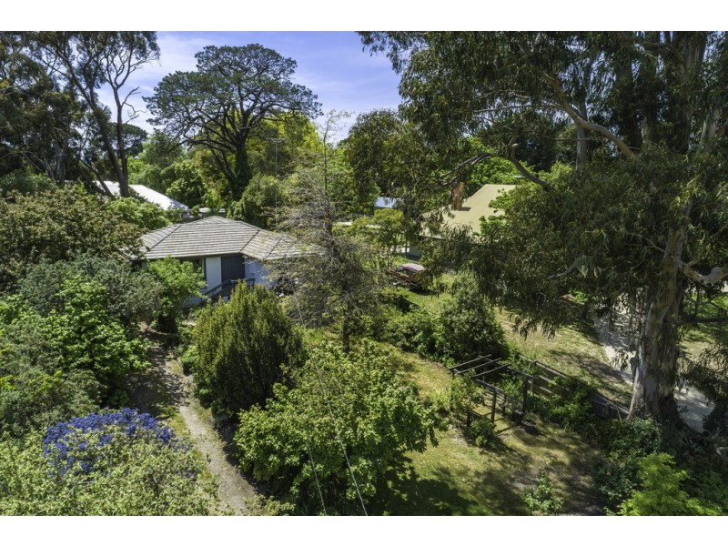 9 Noonan Grove, Woodend VIC 3442
