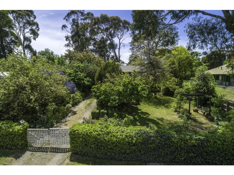 9 Noonan Grove, Woodend VIC 3442