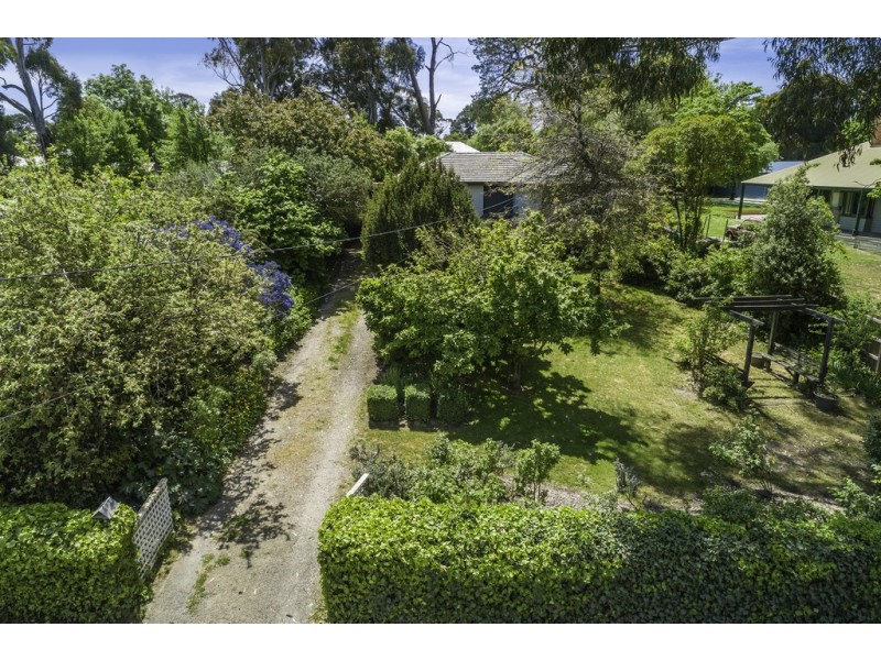 9 Noonan Grove, Woodend VIC 3442