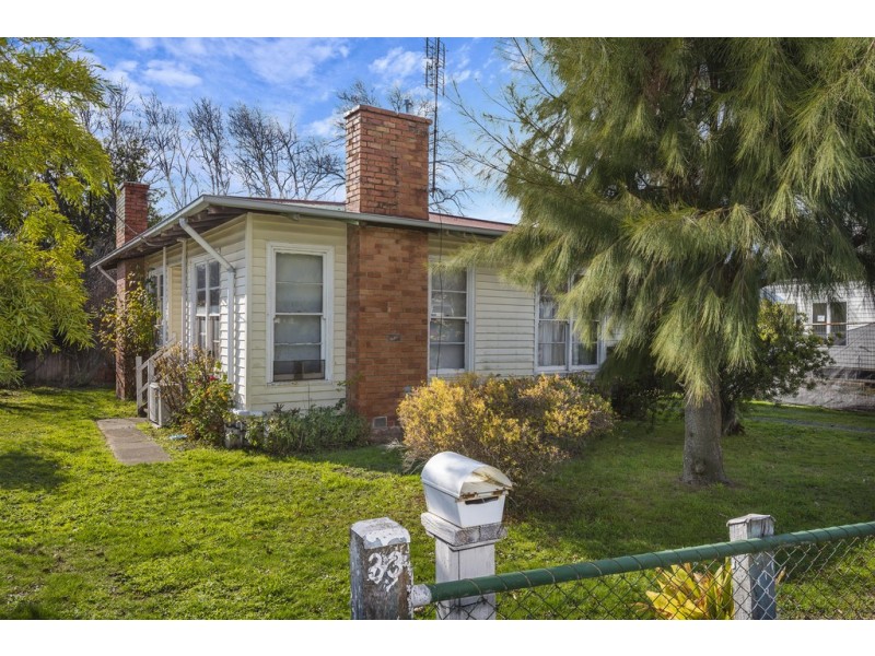 33 Anslow Street, Woodend VIC 3442