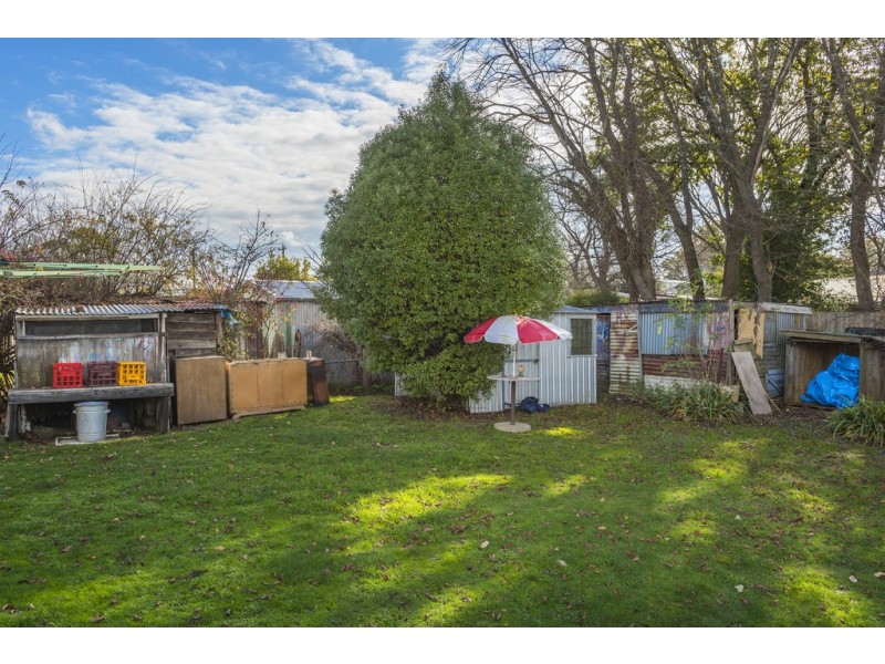 33 Anslow Street, Woodend VIC 3442