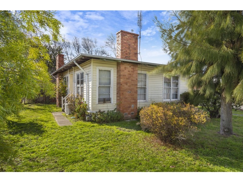 33 Anslow Street, Woodend VIC 3442