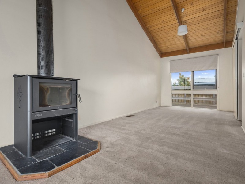 9 Anne Road, Woodend VIC 3442