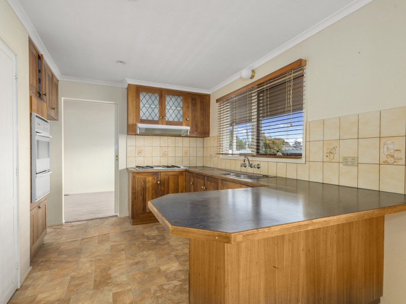 9 Anne Road, Woodend VIC 3442