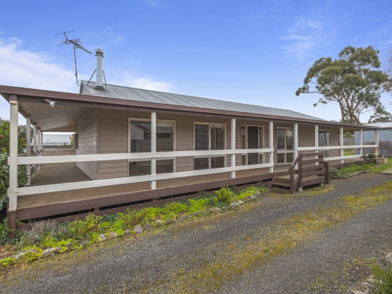 9 Anne Road, Woodend VIC 3442