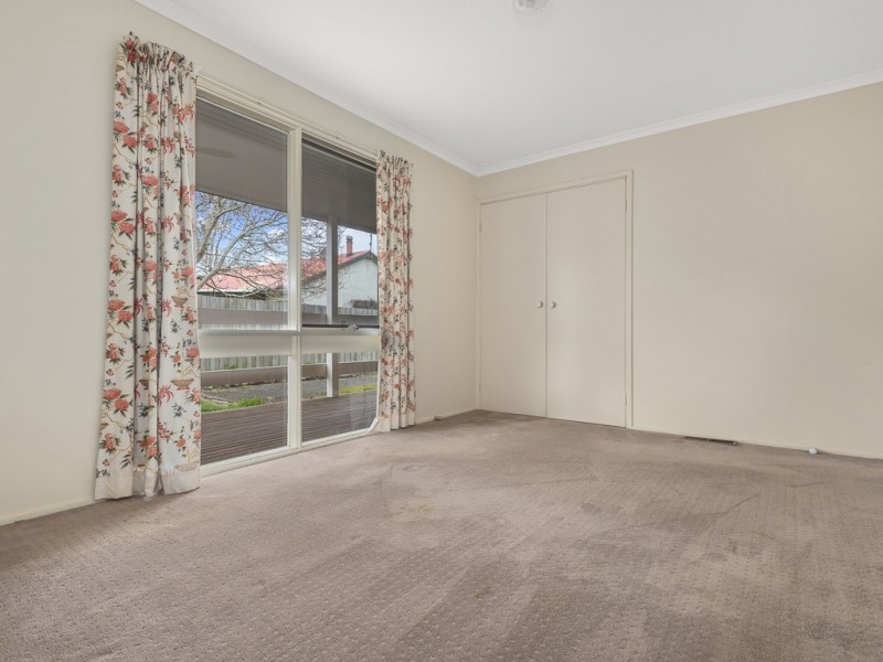 9 Anne Road, Woodend VIC 3442
