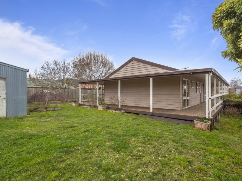 9 Anne Road, Woodend VIC 3442
