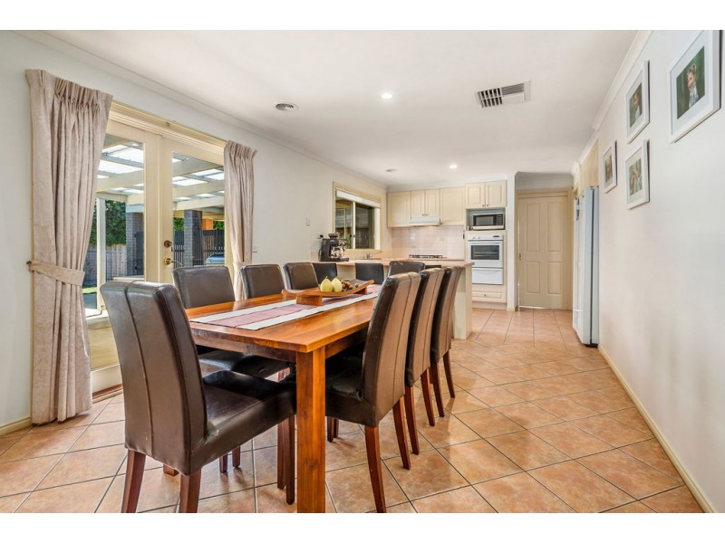 15 Stuart Drive, Woodend VIC 3442