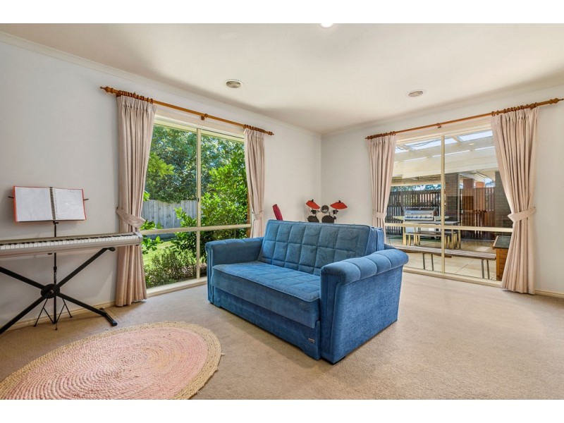 15 Stuart Drive, Woodend VIC 3442