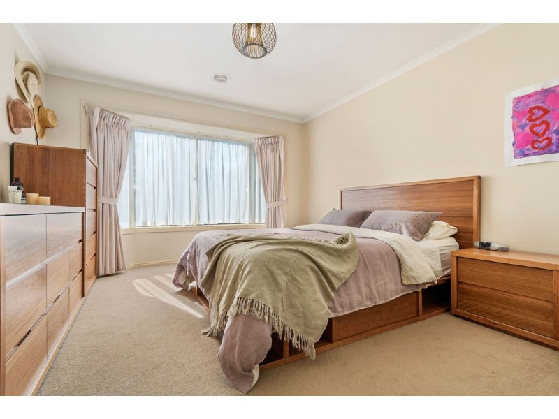 15 Stuart Drive, Woodend VIC 3442