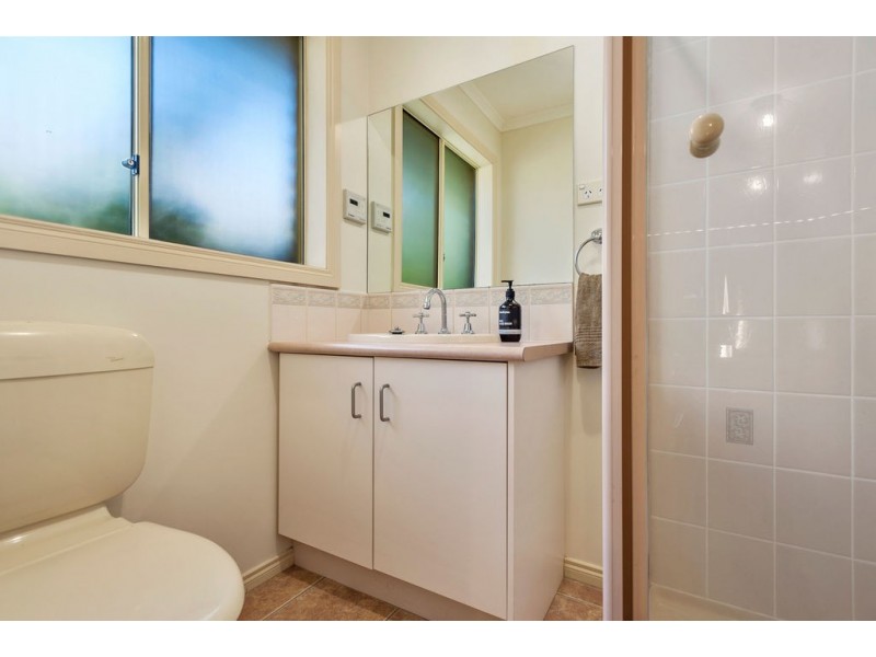 15 Stuart Drive, Woodend VIC 3442