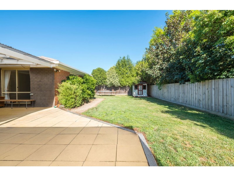 15 Stuart Drive, Woodend VIC 3442