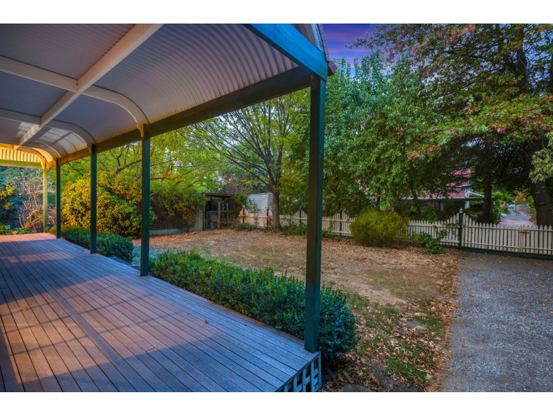 9A Collier Street, Woodend VIC 3442