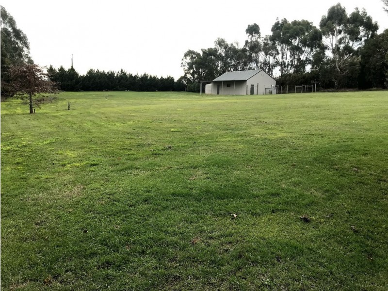 8 Ebden Street, Carlsruhe VIC 3442