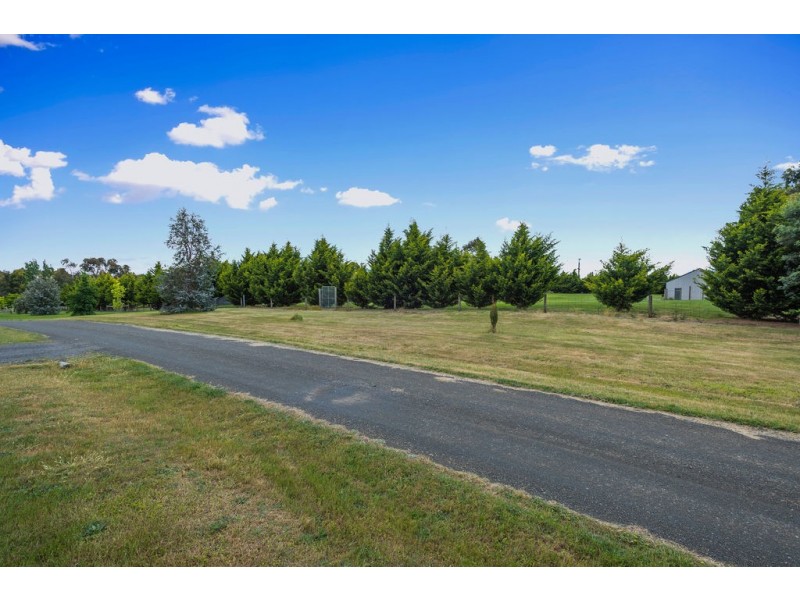 8 Ebden Street, Carlsruhe VIC 3442