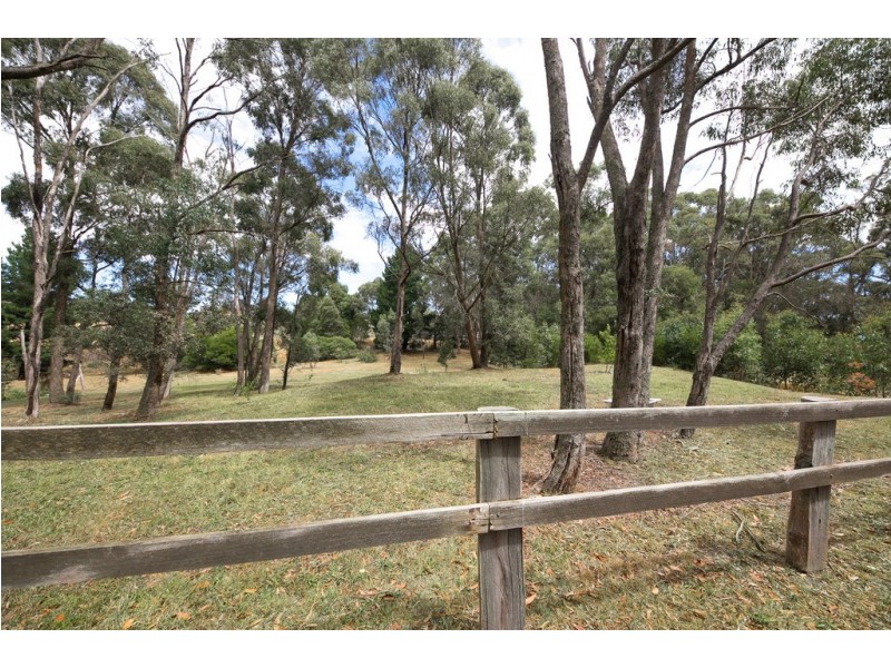 1002 Blackforest Drive, Woodend VIC 3442