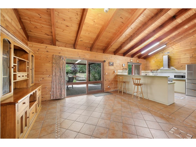 1002 Blackforest Drive, Woodend VIC 3442