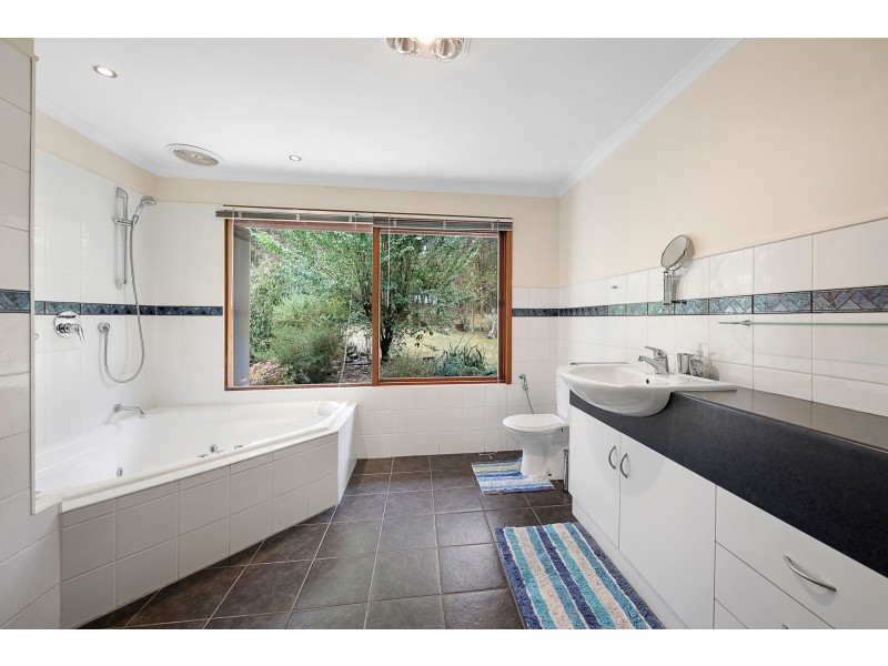 1002 Blackforest Drive, Woodend VIC 3442