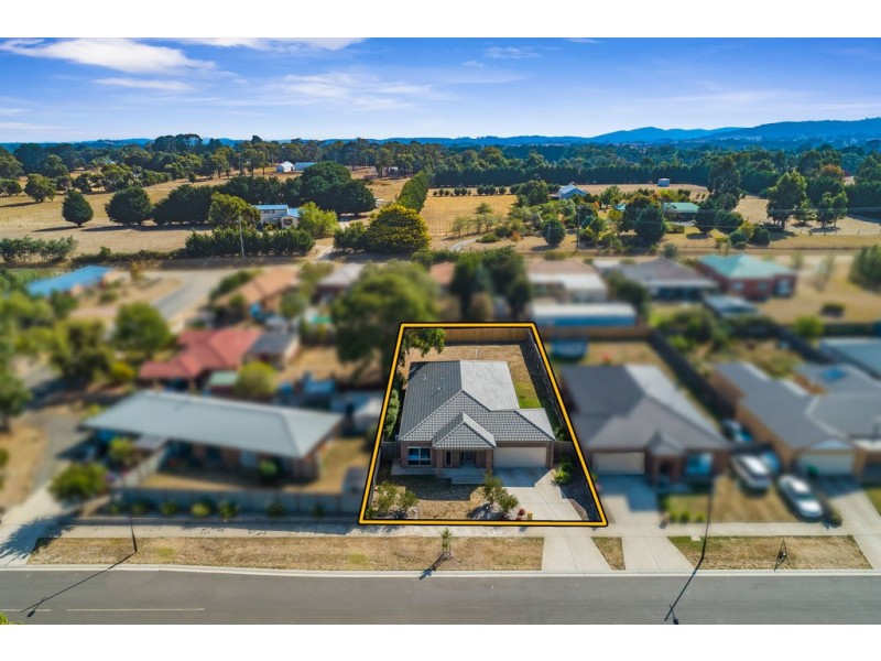42 Tree Change Way, Woodend VIC 3442