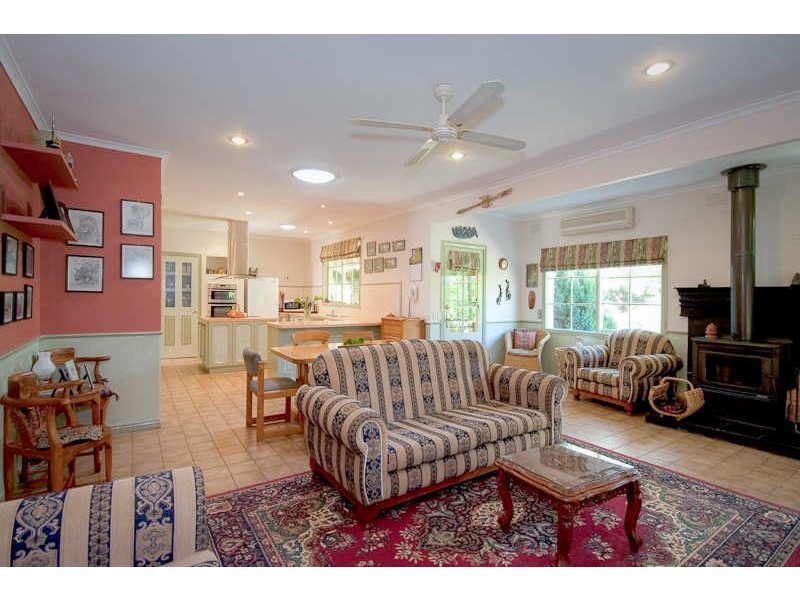 48 FAIRBAIRN PLACE, Kyneton VIC 3444