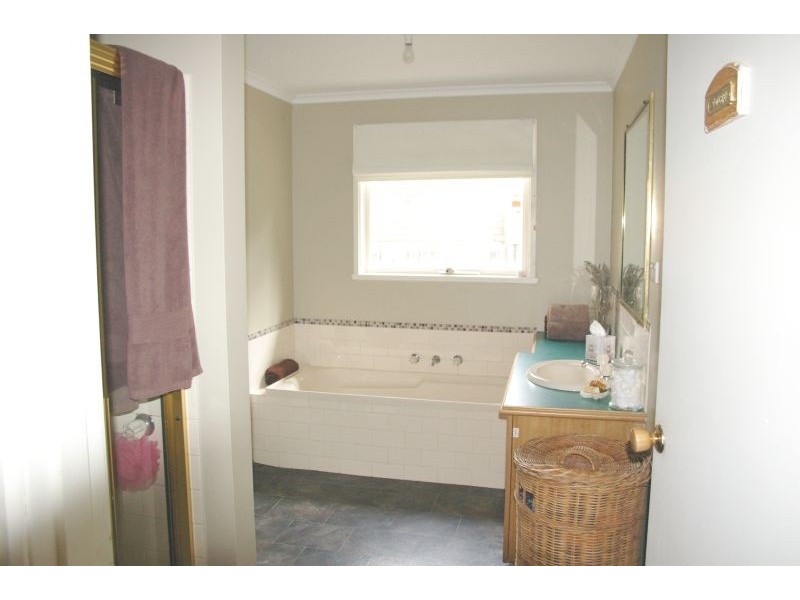 38  Washington Lane, Woodend VIC 3442