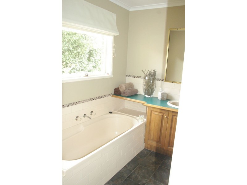 38  Washington Lane, Woodend VIC 3442