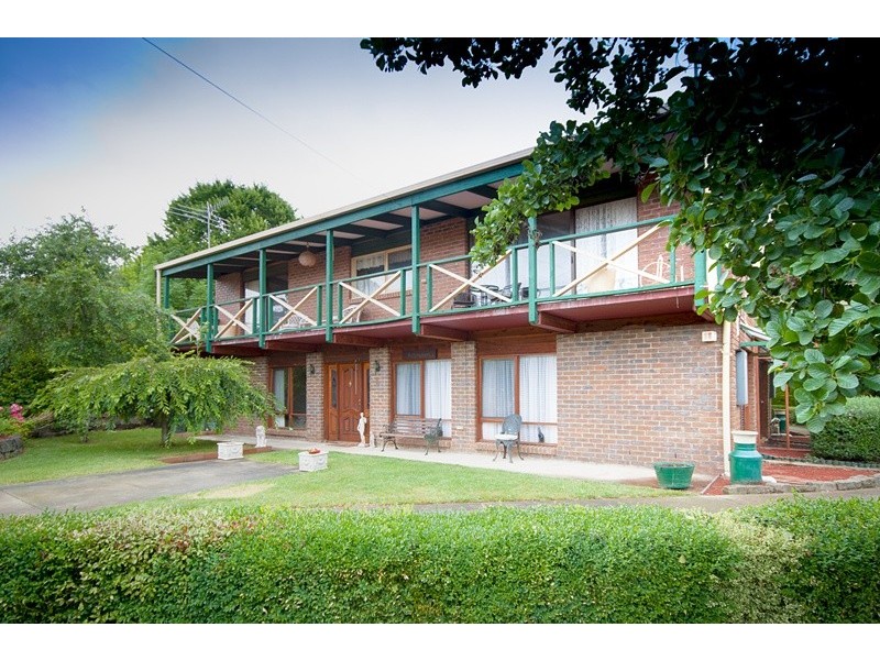 6 Arnold Court, Woodend VIC 3442