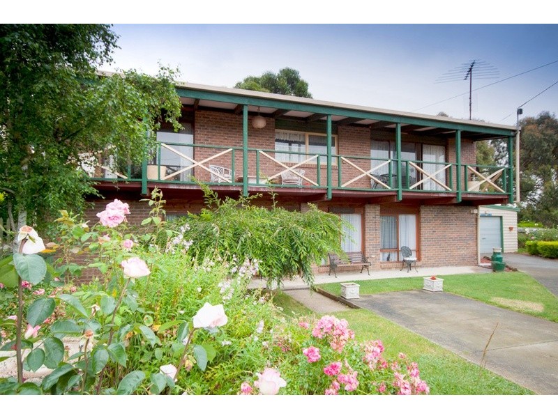 6 Arnold Court, Woodend VIC 3442