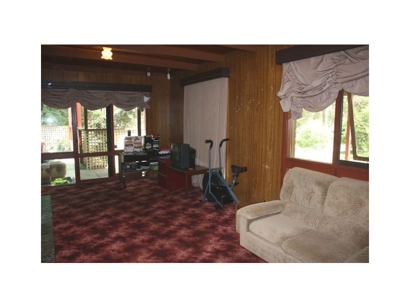 36 Ashbourne Road, Woodend VIC 3442