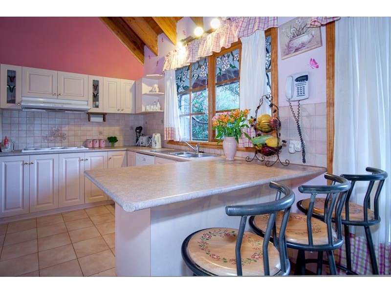 11 BLACKBERRY LANE, Woodend VIC 3442