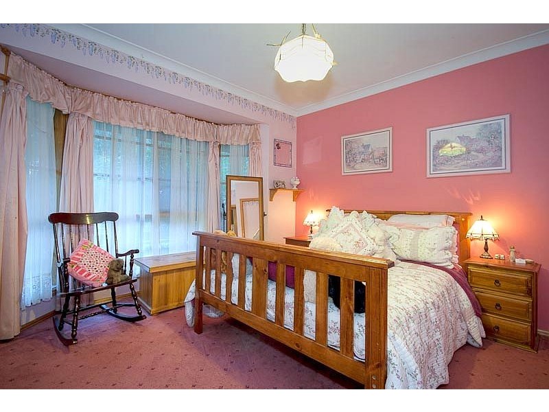 11 BLACKBERRY LANE, Woodend VIC 3442