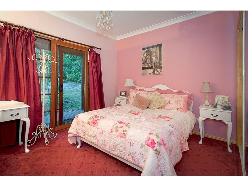 11 BLACKBERRY LANE, Woodend VIC 3442