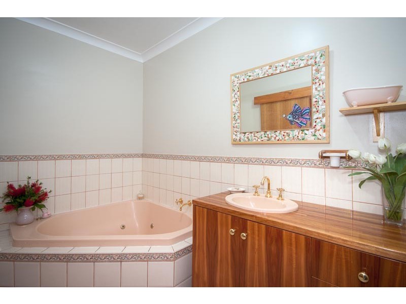 11 BLACKBERRY LANE, Woodend VIC 3442