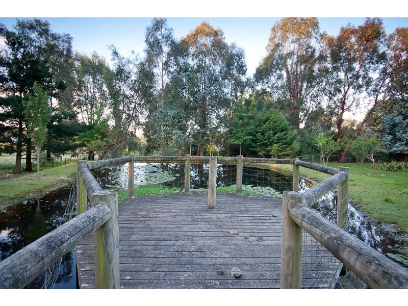11 BLACKBERRY LANE, Woodend VIC 3442