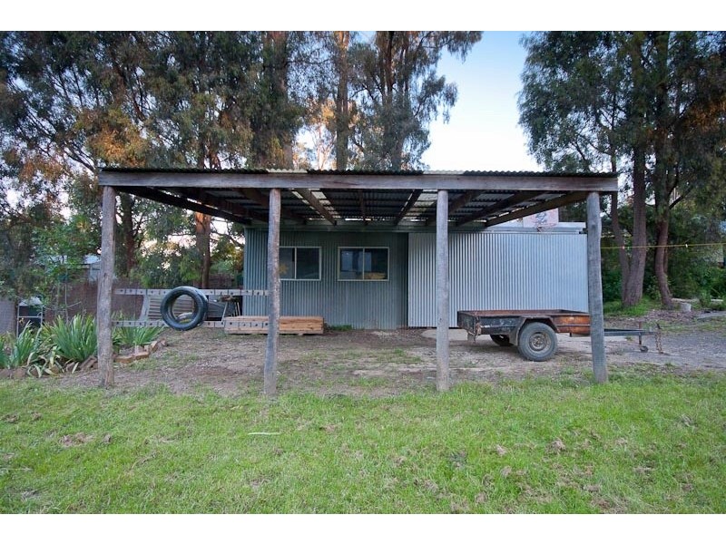 11 BLACKBERRY LANE, Woodend VIC 3442