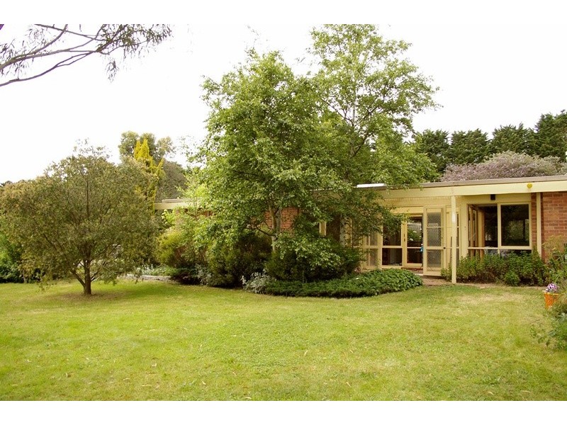 8 Goldies Lane, Woodend VIC 3442