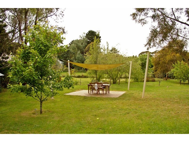 8 Goldies Lane, Woodend VIC 3442