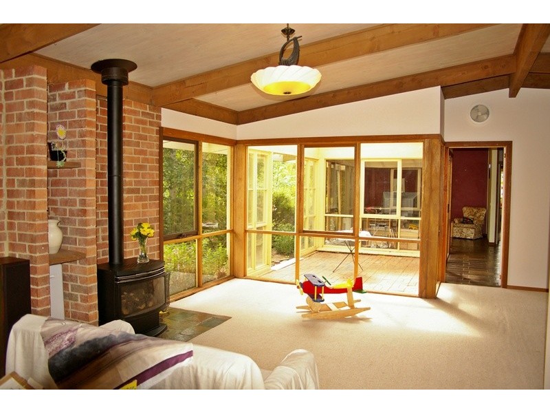 8 Goldies Lane, Woodend VIC 3442