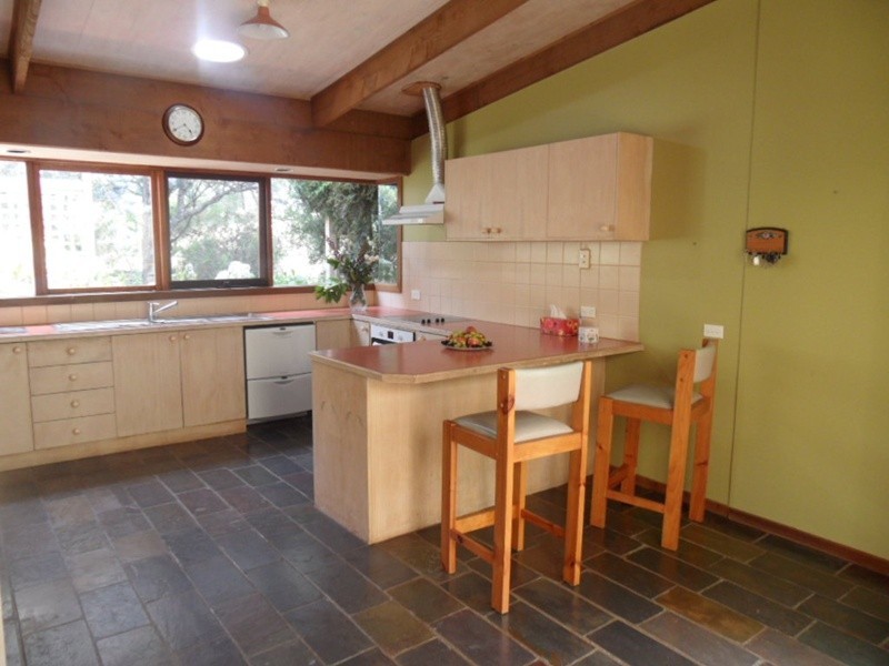 8 Goldies Lane, Woodend VIC 3442