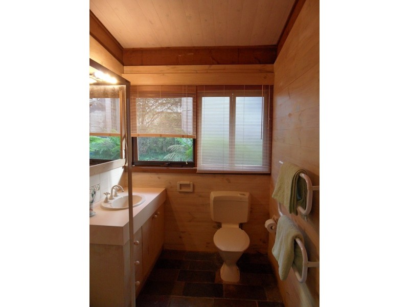 8 Goldies Lane, Woodend VIC 3442