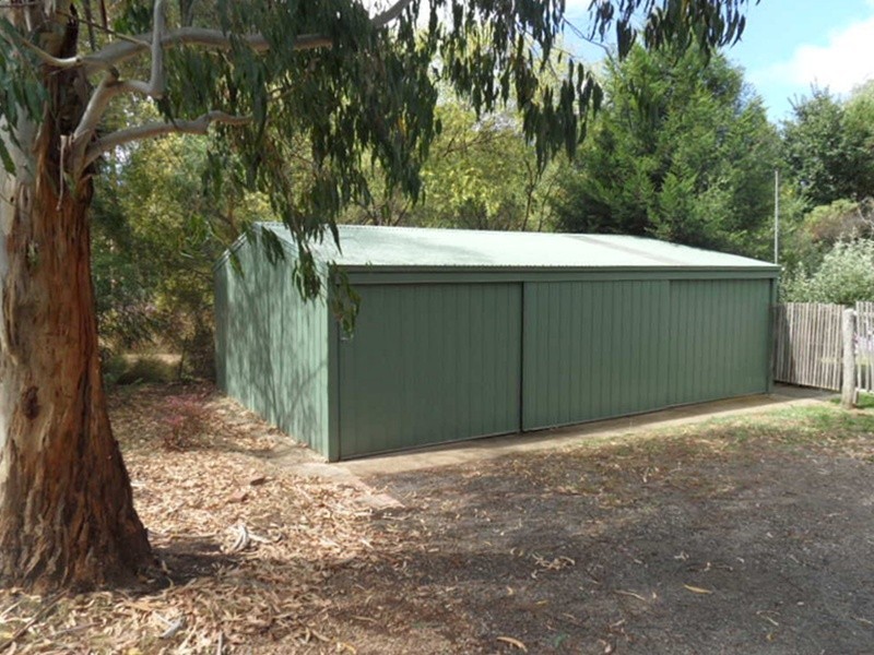 8 Goldies Lane, Woodend VIC 3442