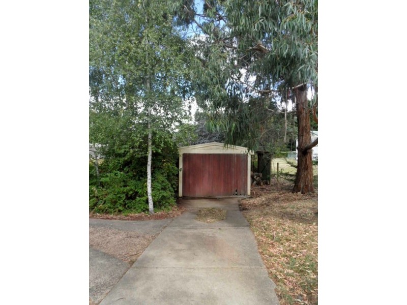 8 Goldies Lane, Woodend VIC 3442