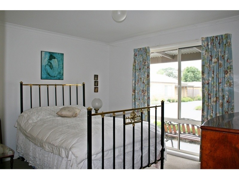 Unit 5 – 16 Corinella Road, Woodend VIC 3442