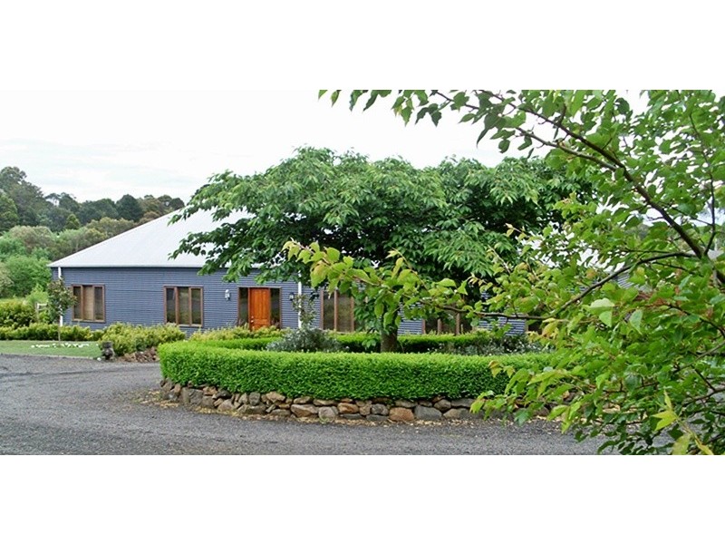 24 Walkers Road, Woodend VIC 3442