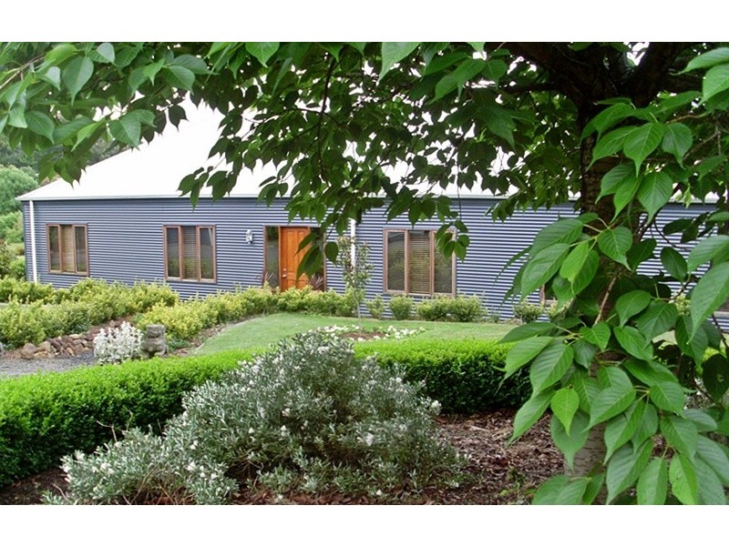 24 Walkers Road, Woodend VIC 3442