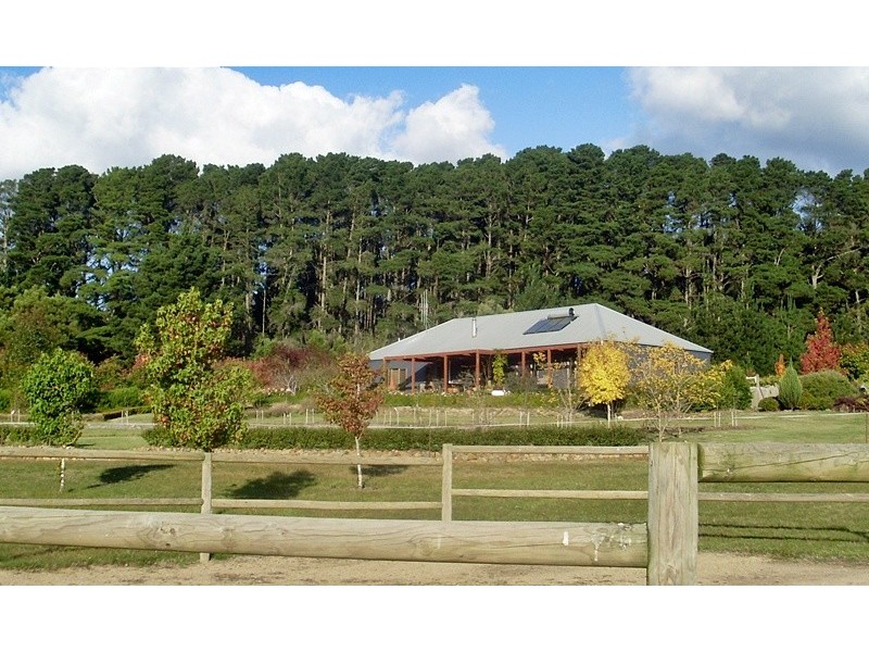 24 Walkers Road, Woodend VIC 3442